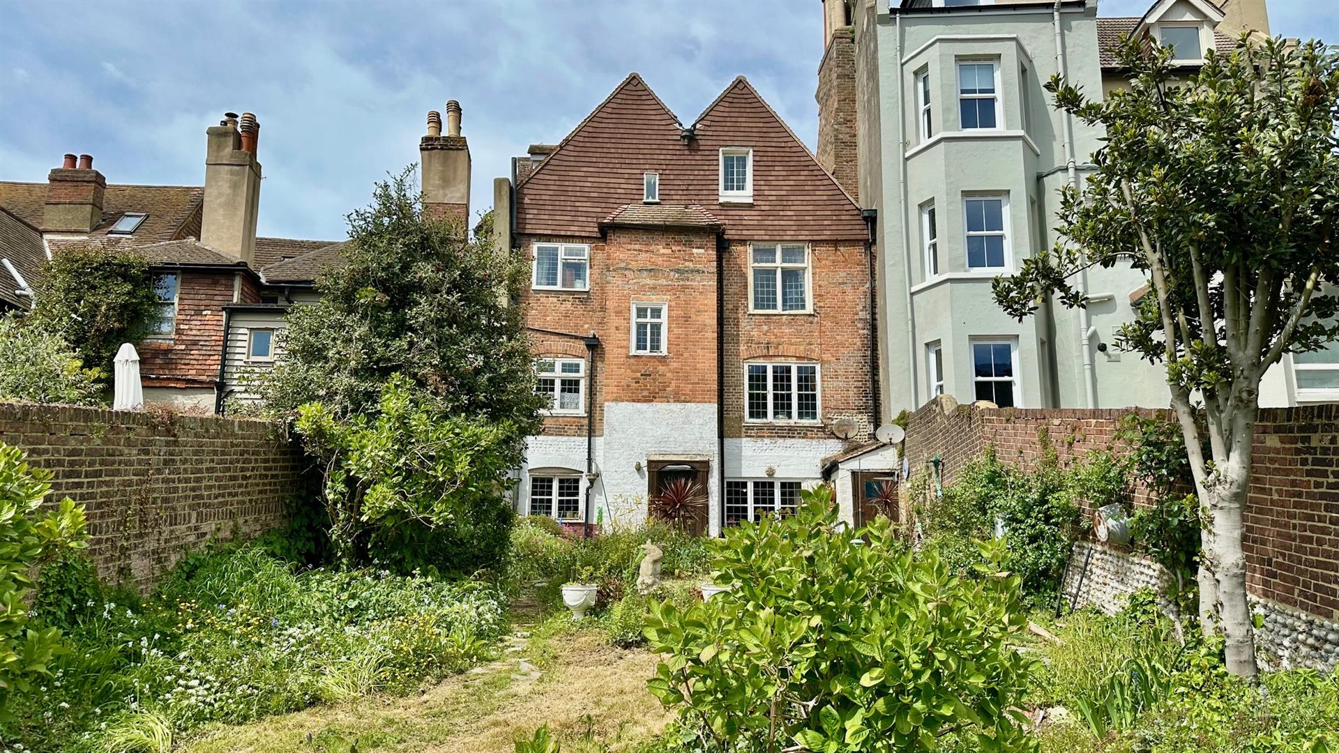 6 bed property in High Street, Old Town, Hastings